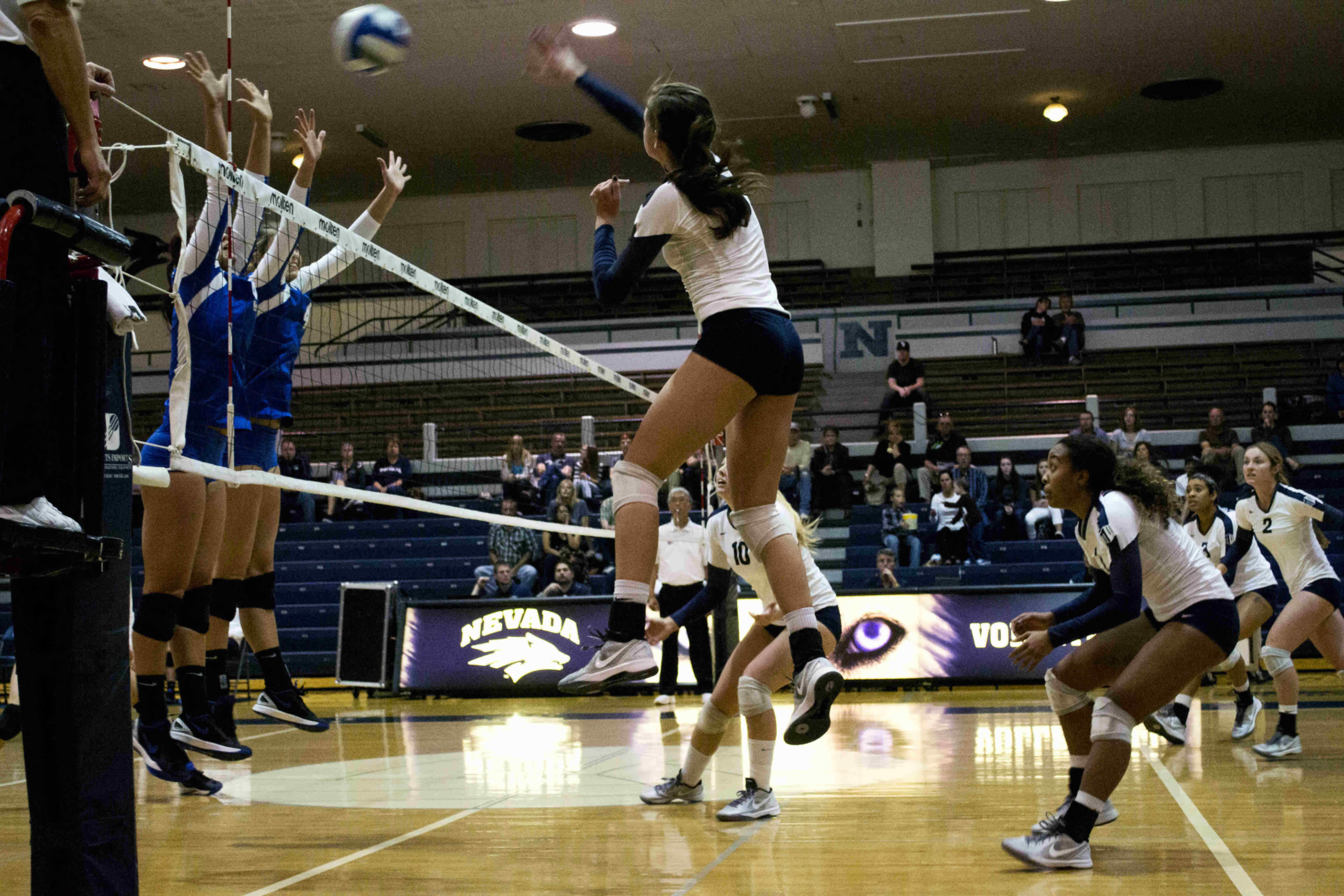 volleyball court shoes nike