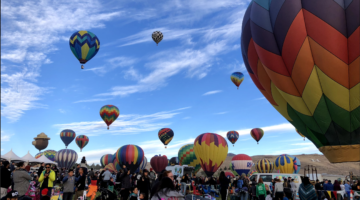 Balloons-landing-among-crowd-at-GRBR-2018