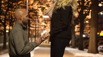 Man proposals to his girlfriend.