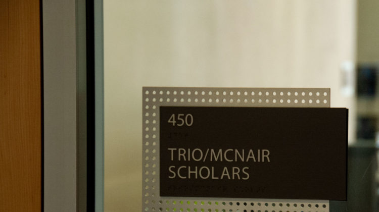 Una placa de la oficina TRiO/McNair tal como esta en una puerta el lunes 9 de septiembre.
