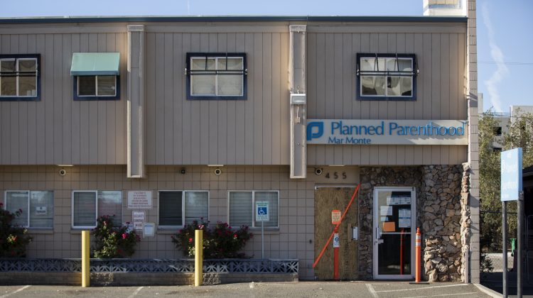 Beige building with blue letters that read Planned Parenthood Mar Monte.